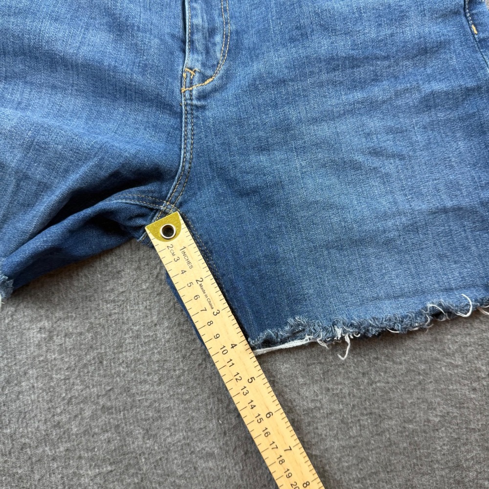 H&M Divided Denim Shorts Women's 8 Blue Distressed Raw Hem Mid Rise 0317106 4 - Picture 7 of 10